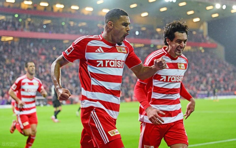 GFqeV, 于柏林联合